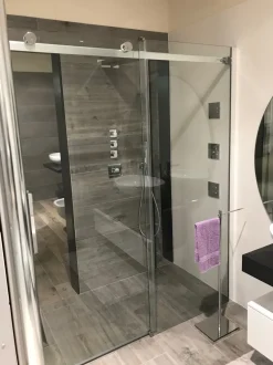 Scopri il Mobile Bagno A terra Glass design Fluida fw con sconto!