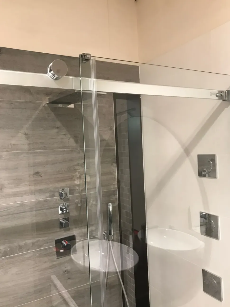 Scopri il Mobile Bagno A terra Glass design Fluida fw con sconto!