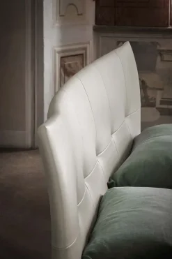 Scopri il prezzo di questo letto Aurora due di Poltrona frau