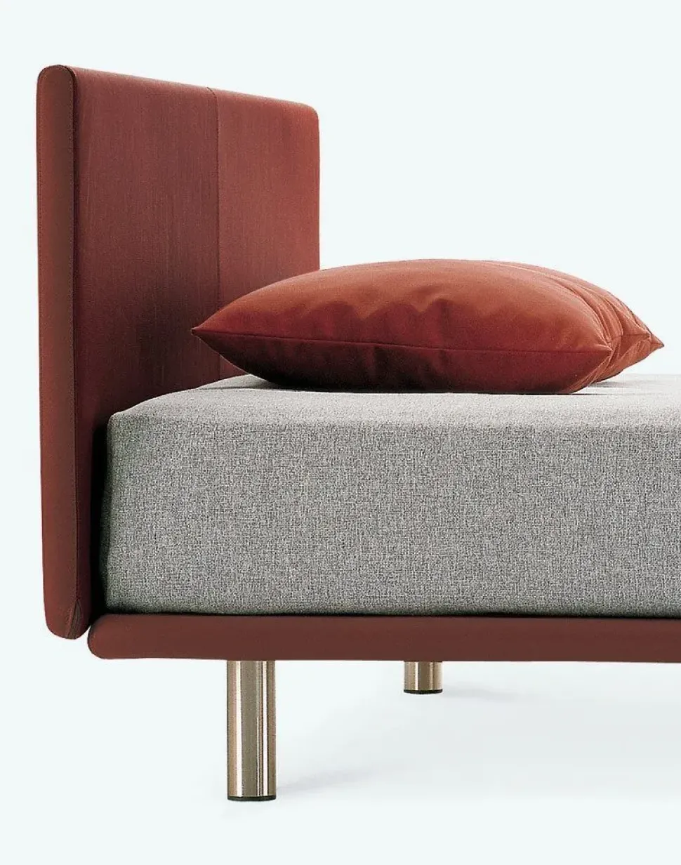 Scopri il prezzo riservato del letto Milano zanotta nella fotografia