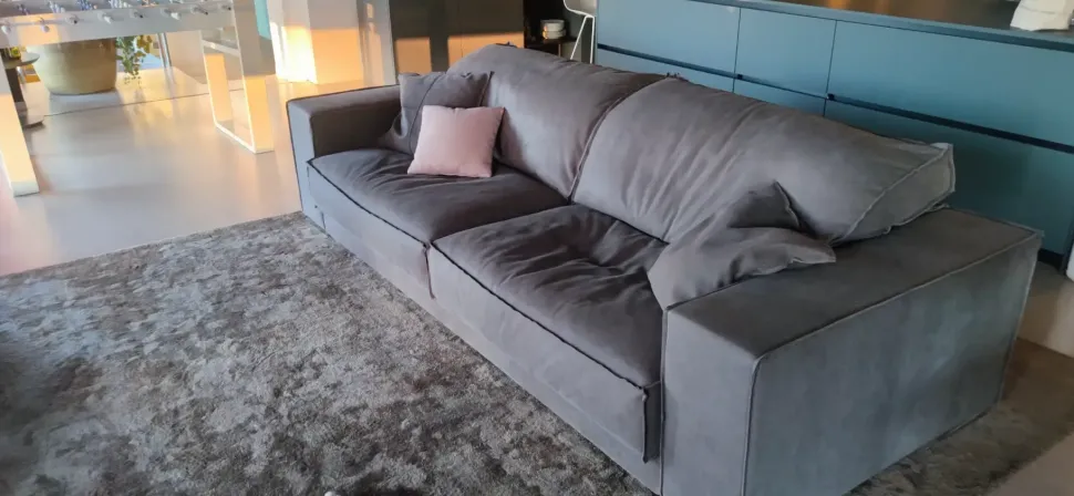 Scopri il prezzo riservato del divano Lineare Morbidone Fox italia nell'immagine