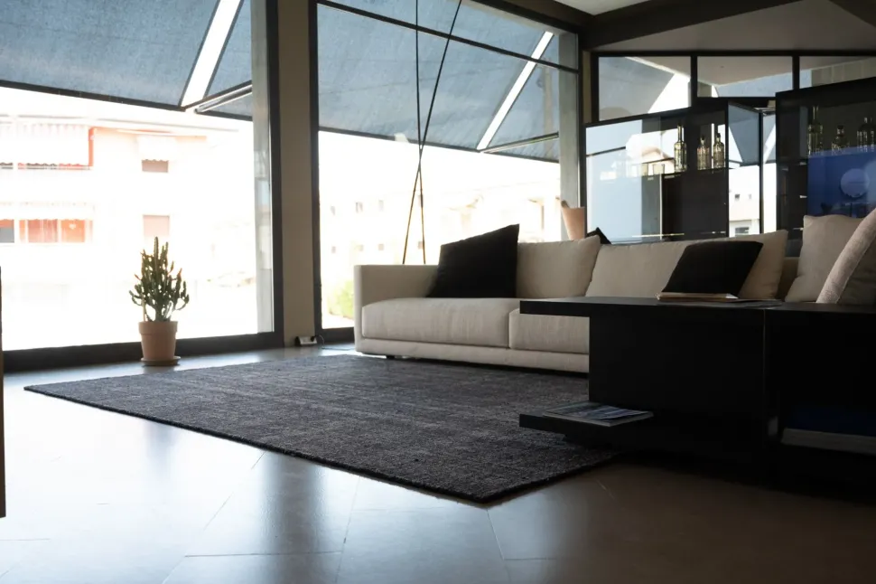 Scopri il tappeto rettangolare Loom Artigianale, stile moderno a prezzo scontato sulla nostra e-commerce!