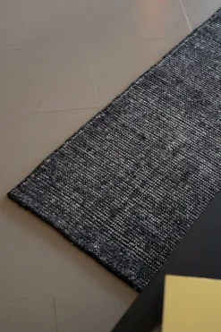 Scopri il tappeto rettangolare Loom Artigianale, stile moderno a prezzo scontato sulla nostra e-commerce!