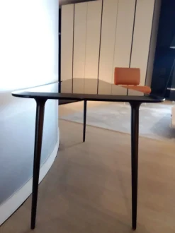 Scopri il tavolino Belsize di Molteni & c con prezzi ribassati! Ideale per gli architetti.