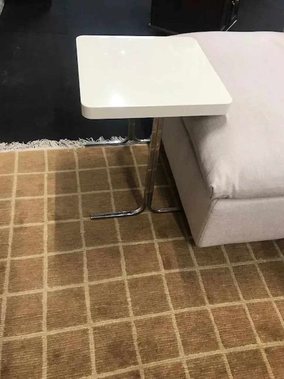 Scopri il Tavolino Blade di Halifax: un elegante design a prezzi vantaggiosi!