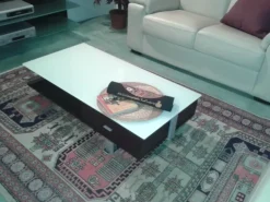 Scopri il tavolino Longhi a prezzi outlet! Design unico e di qualità.