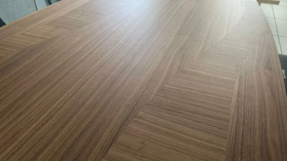 Scopri il Tavolo sagomato Random Ozzio con uno sconto del 30%! Design moderno ed elegante, perfetto per la tua casa.