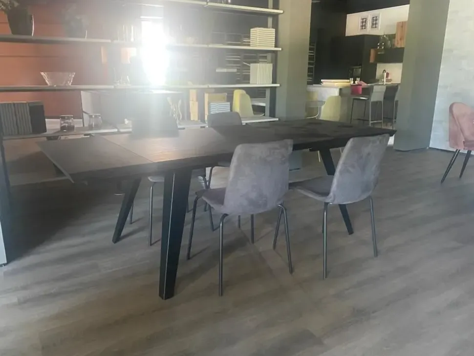 Scopri il Tavolo Scott di Stones con uno sconto del 58%!