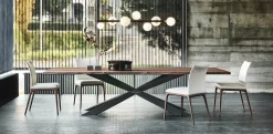 Scopri il Tavolo Spyder Wood di Cattelan Italia. Realizzato in legno, è perfetto per arredare la tua casa.