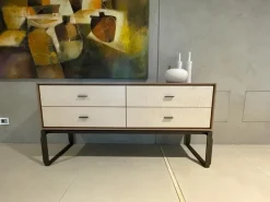 Scopri la cassetiera Giorgetti modello Aei in legno scontata! Acquistala subito!