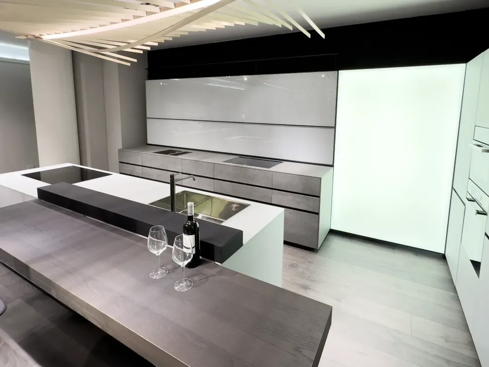 Scopri la cucina Artematica vitrum di Valcucine in OFFERTA OUTLET