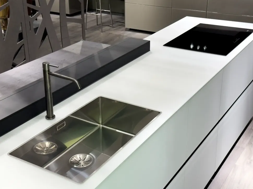 Scopri la cucina Artematica vitrum di Valcucine in OFFERTA OUTLET
