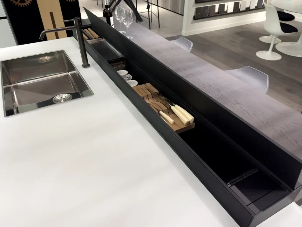 Scopri la cucina Artematica vitrum di Valcucine in OFFERTA OUTLET