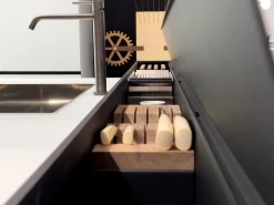 Scopri la cucina Artematica vitrum di Valcucine in OFFERTA OUTLET