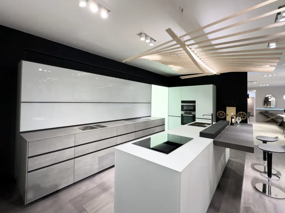 Scopri la cucina Artematica vitrum di Valcucine in OFFERTA OUTLET