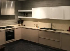 Scopri la cucina grigio moderna Telayo Oldline ad angolo!