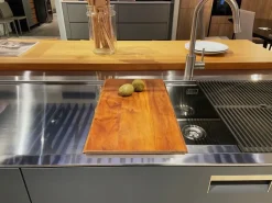 Scopri la cucina Italia/convivium di Arclinea in OFFERTA OUTLET