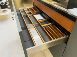 Scopri la cucina Italia/convivium di Arclinea in OFFERTA OUTLET