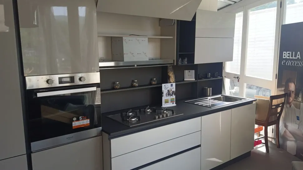 Scopri la cucina lineare Alevè Stosa con uno sconto vantaggioso!