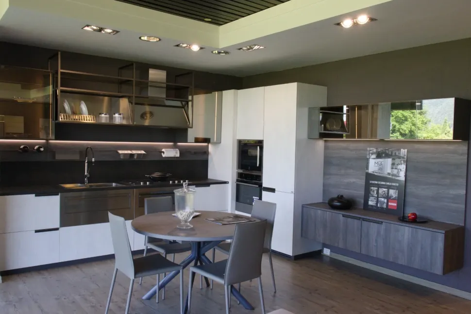 Scopri la cucina Mia di Scavolini a prezzo scontato! Design lineare.