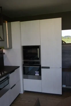 Scopri la cucina Mia di Scavolini a prezzo scontato! Design lineare.