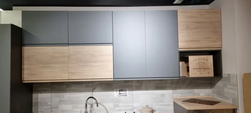 Scopri la cucina moderna rovere chiaro Net a 3400€! New Kelly lineare, un'occasione!