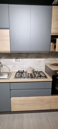 Scopri la cucina moderna rovere chiaro Net a 3400€! New Kelly lineare, un'occasione!