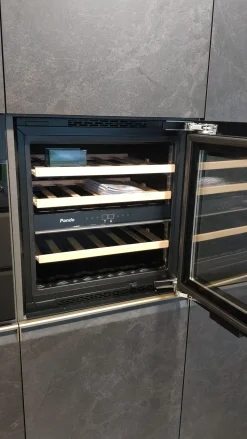 Scopri la cucina moderna Scavolini ad isola Formalia in laminato materico. Altri colori disponibili!