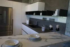 Scopri la cucina moderna ad isola Delinea di Scavolini a prezzo scontato!