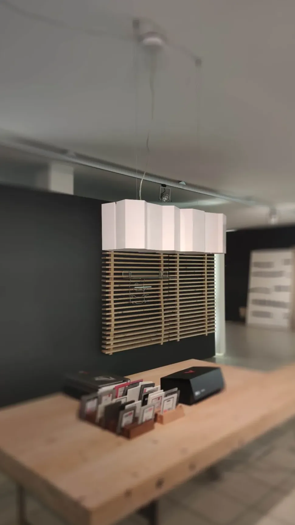 Scopri la Lampada a Sospensione Fold di Pallucco in Bianco con forte sconto!
