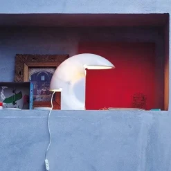 Scopri la Lampada da Tavolo Biagio Flos a prezzo Outlet! Acquistala ora per aggiungere stile al tuo arredamento!