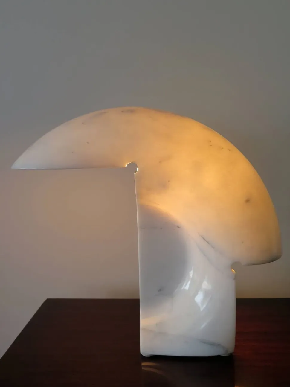 Scopri la Lampada da Tavolo Biagio Flos a prezzo Outlet! Acquistala ora per aggiungere stile al tuo arredamento!