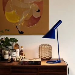 Scopri la Lampada da Tavolo Aj di Louis Poulsen a prezzo scontato! Un'ottima scelta per un arredatore.