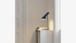 Scopri la Lampada da Tavolo Aj di Louis Poulsen a prezzo scontato! Un'ottima scelta per un arredatore.