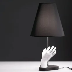 Scopri la Lampada da terra Mano Fontana arte a prezzo scontato!