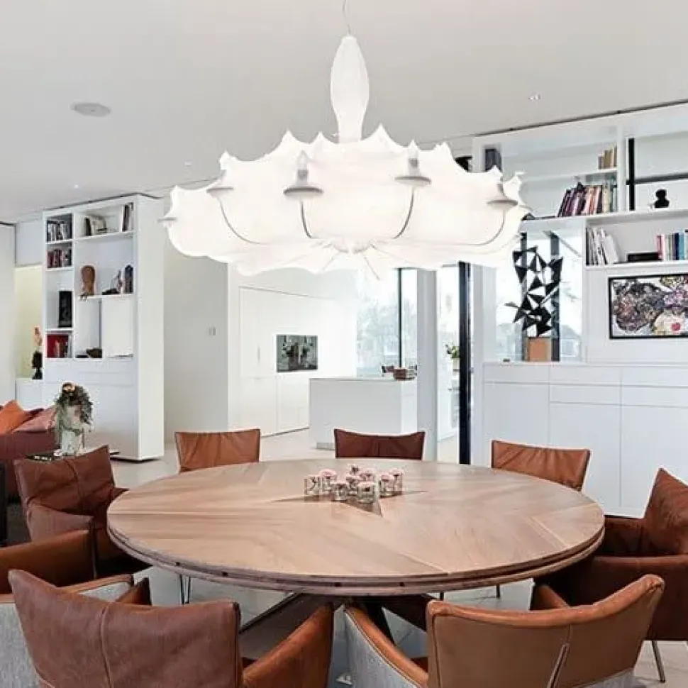 Scopri la Lampada Zeppelin 1 Flos a prezzo scontato. Una sospensione unica ed elegante per illuminare la tua casa.