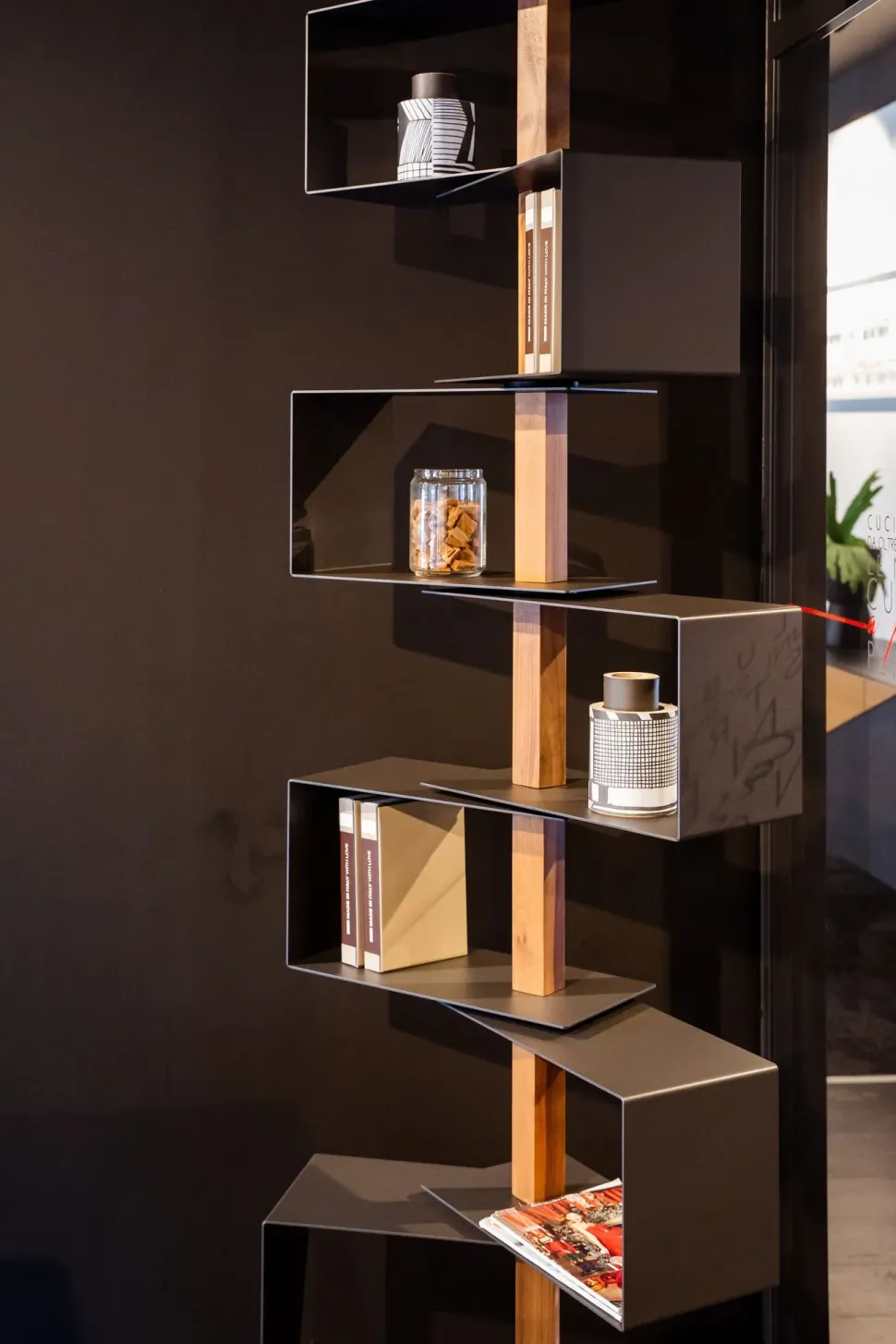 Scopri la Libreria Cattelan Italia in metallo scontata -32%! Tokyo è qui!