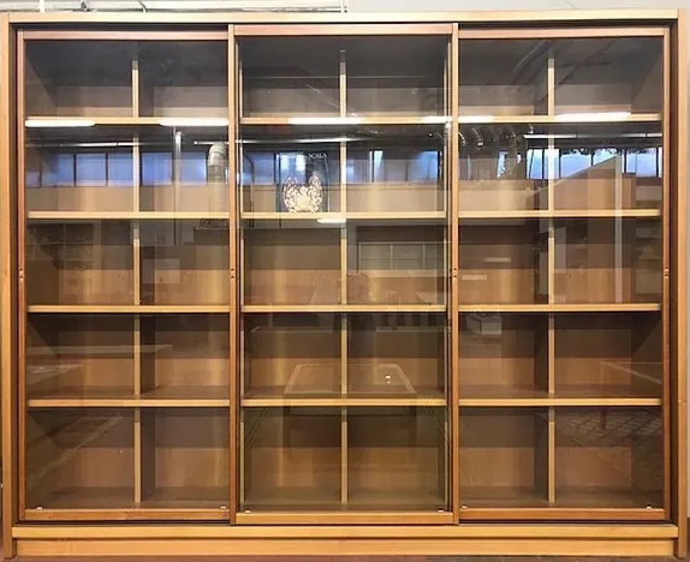 Scopri la Libreria L 32, design di lusso a prezzo scontato da Distribuzione grandi marchi.