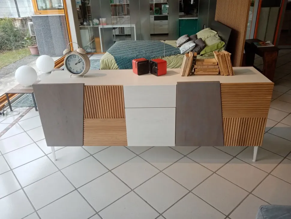 Scopri la Madia Collezione Zero di Devina Nais scontata. Stile moderno, per arredare con gusto.