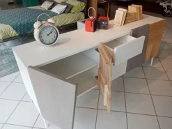 Scopri la Madia Collezione Zero di Devina Nais scontata. Stile moderno, per arredare con gusto.