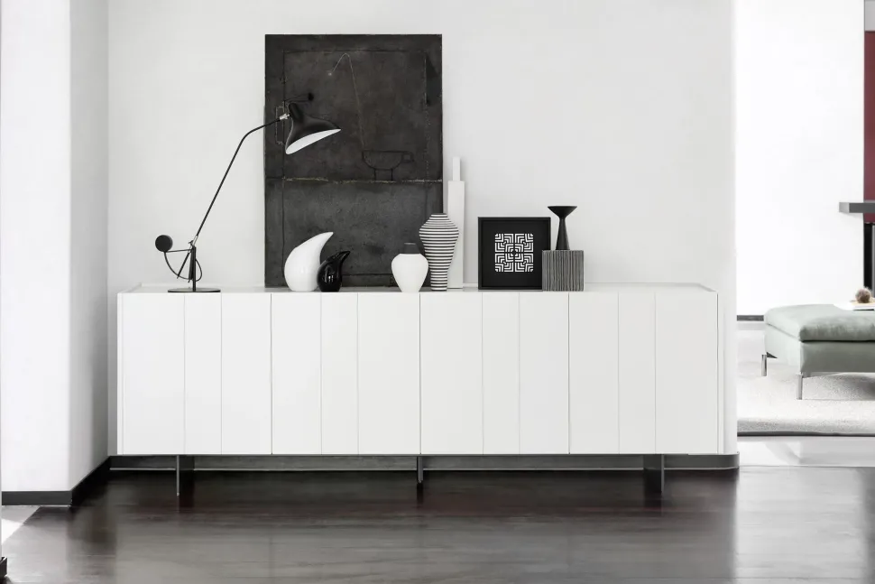 Scopri la Madia Stripe di Novamobili: stile moderno, prezzo Outlet!