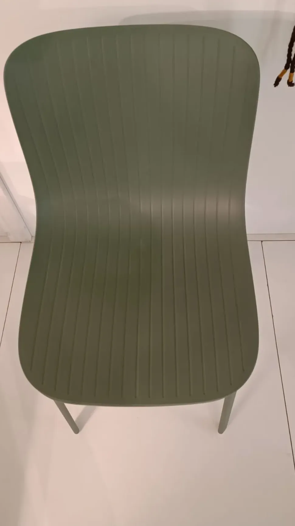 Scopri la Sedia Dragonfly Segis senza braccioli a prezzo scontato sull'eCommerce!