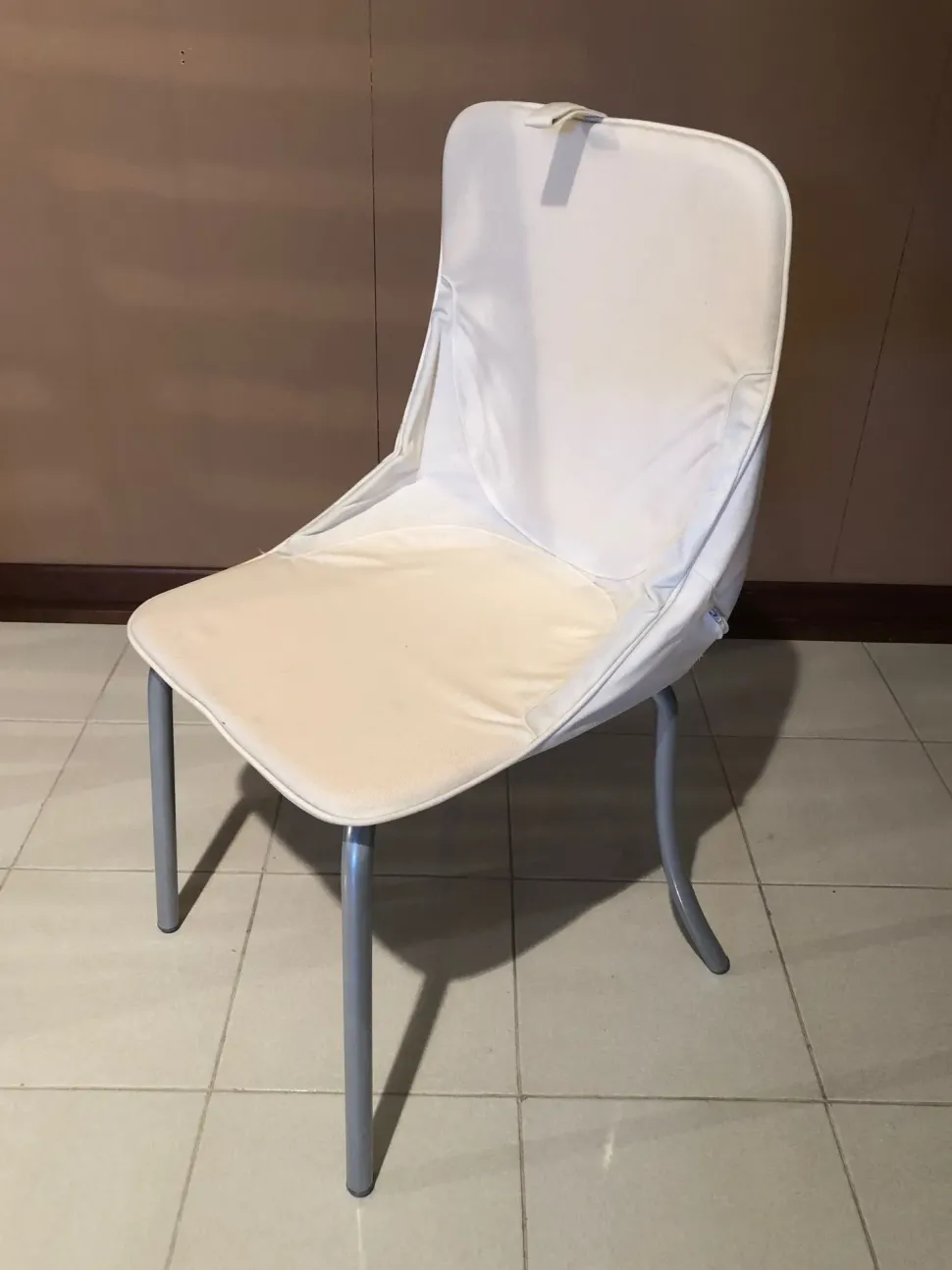 Scopri la sedia Open Modular senza braccioli a un prezzo scontato! Ottieni comfort e stile senza compromessi.