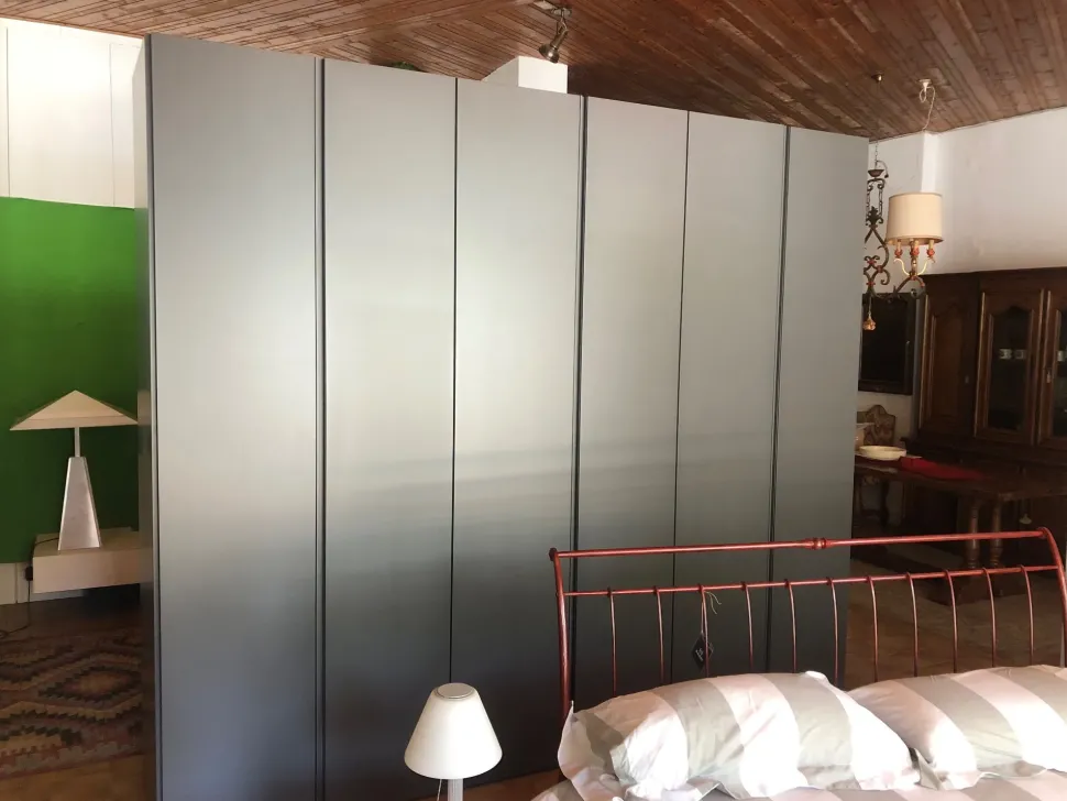 Scopri l'armadio Free con ante battenti scontato del 28%!