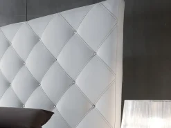 Scopri lo sconto del 33% sull'elegante letto Crystal di Artigianale.