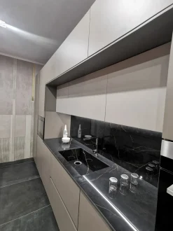 Scopri l'offerta sulla cucina moderna Yota Armony ad isola tortora!