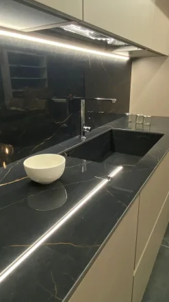 Scopri l'offerta sulla cucina moderna Yota Armony ad isola tortora!