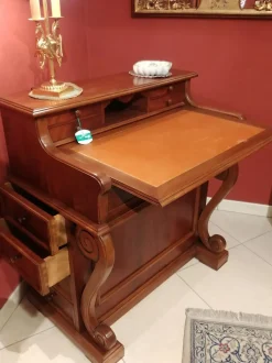 Scrivania d'antiquariato in legno a prezzo Outlet