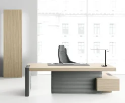 Scrivania direzionale in legno Direzionale jera con allungo su mobile di servizio a marchio Las mobili in offerta