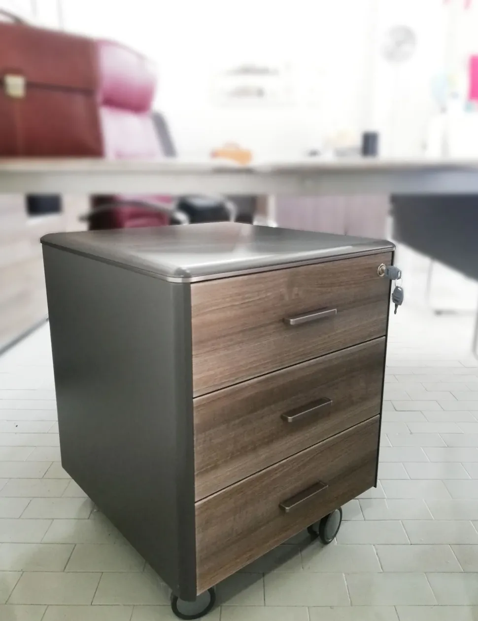 Scrivania direzionale in legno Direzionale iulio a marchio Las mobili a prezzi convenienti